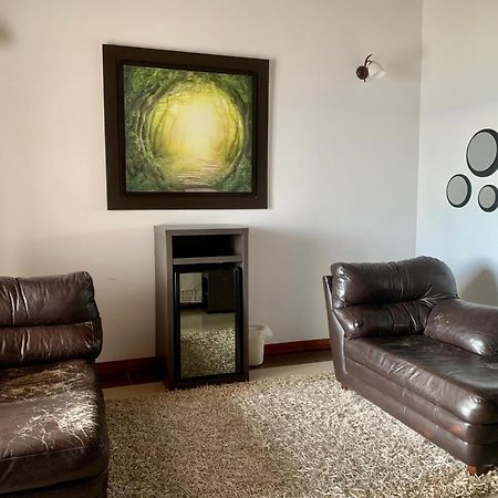 Serenity Suites Casa Boutique ブカラマンガ エクステリア 写真
