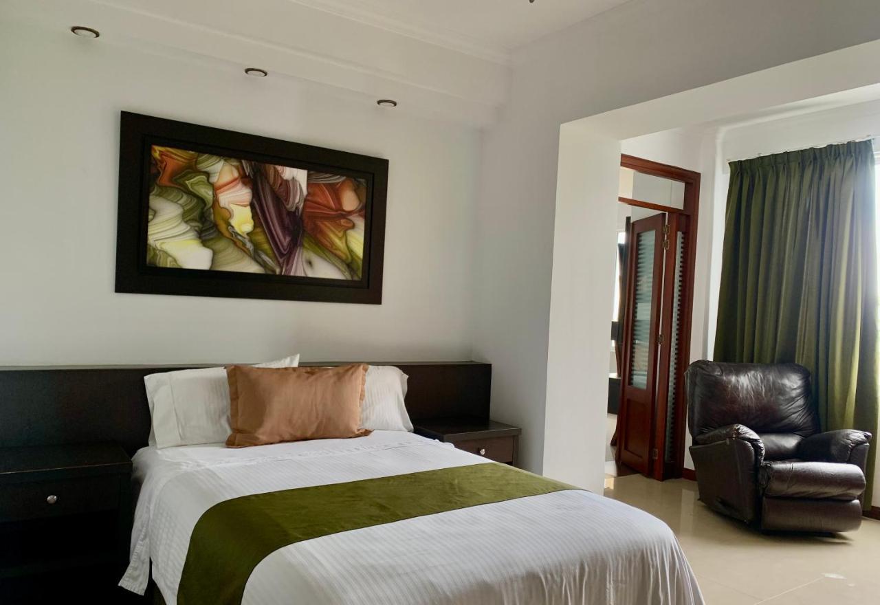 Serenity Suites Casa Boutique ブカラマンガ エクステリア 写真