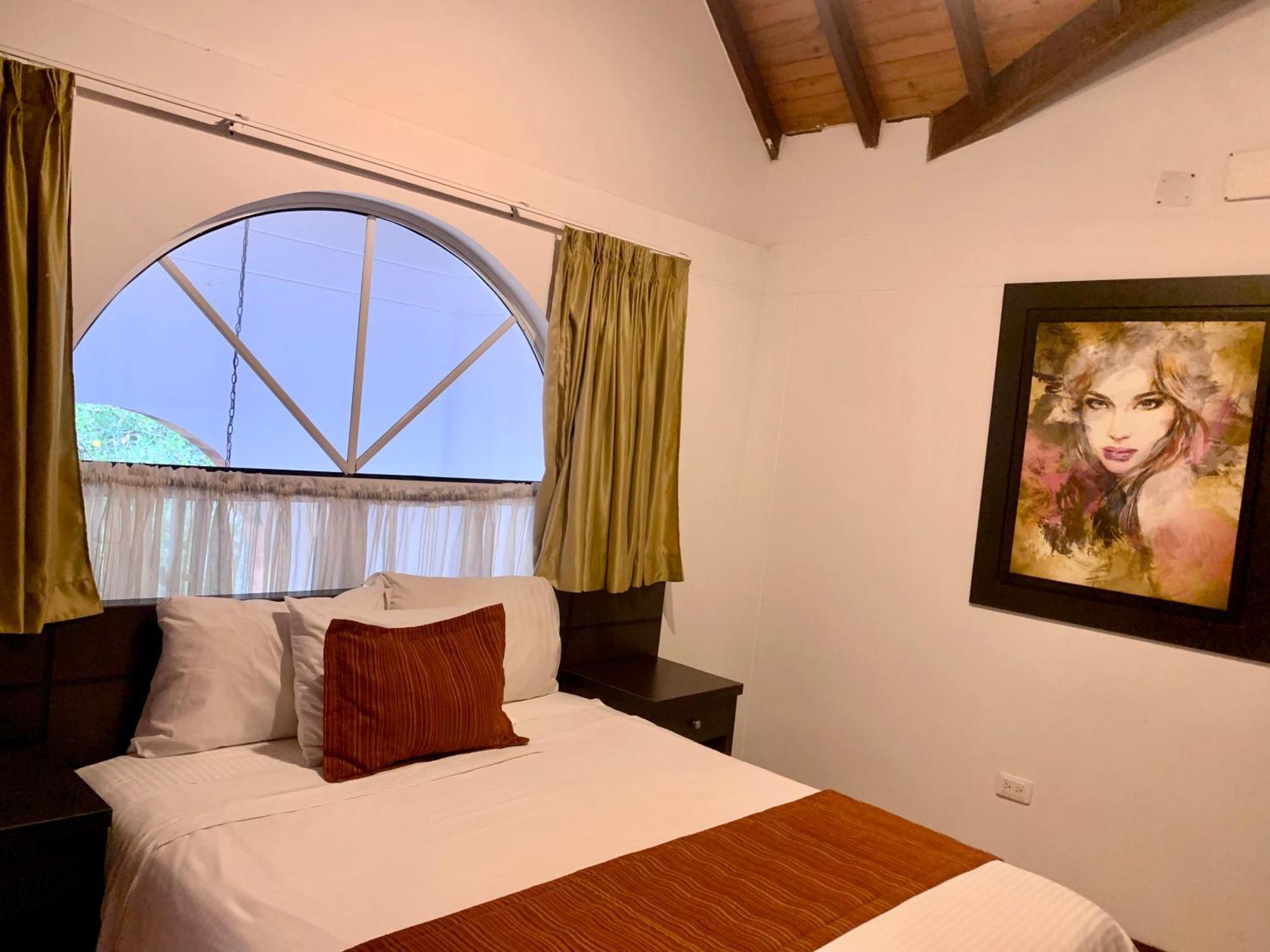 Serenity Suites Casa Boutique ブカラマンガ エクステリア 写真