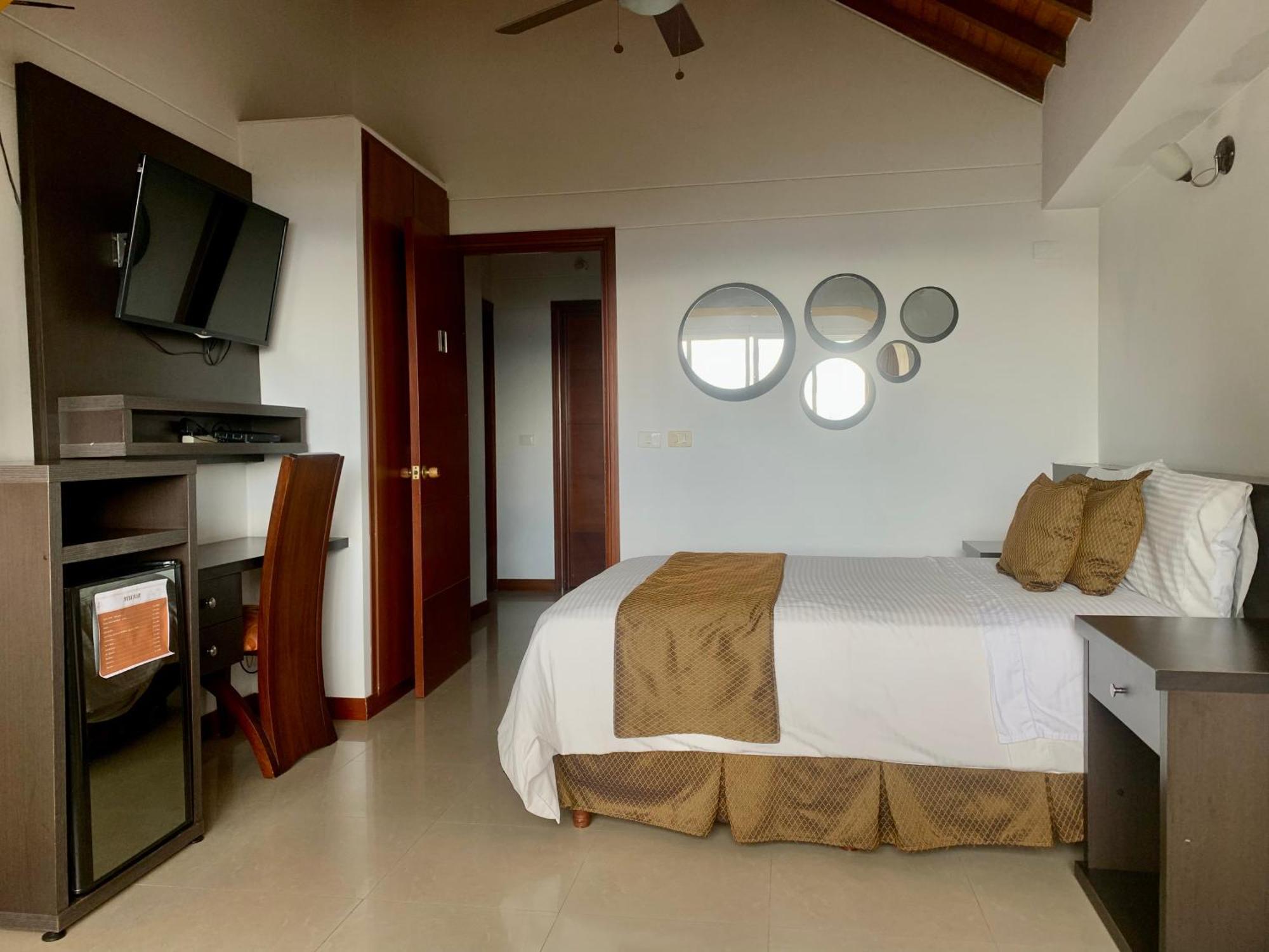 Serenity Suites Casa Boutique ブカラマンガ エクステリア 写真