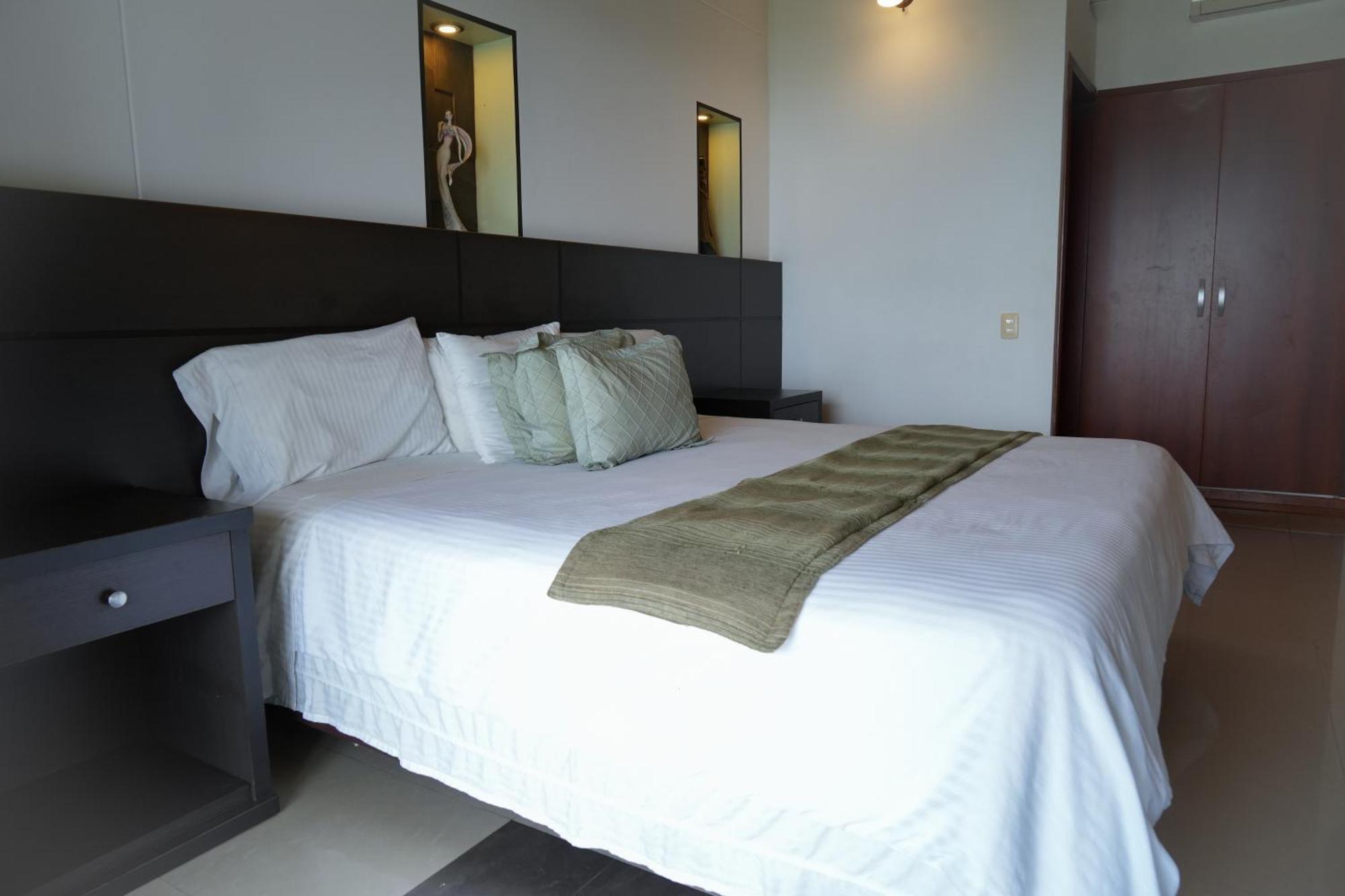 Serenity Suites Casa Boutique ブカラマンガ エクステリア 写真