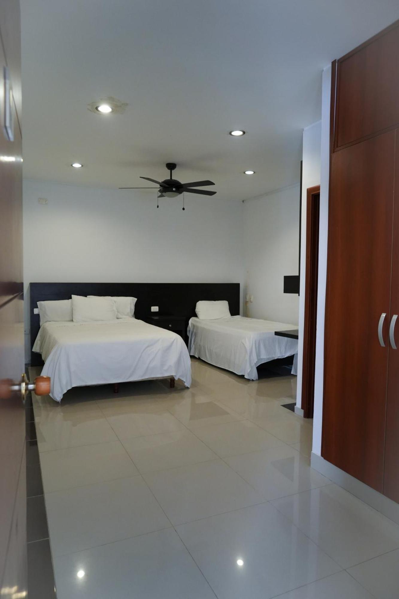Serenity Suites Casa Boutique ブカラマンガ エクステリア 写真
