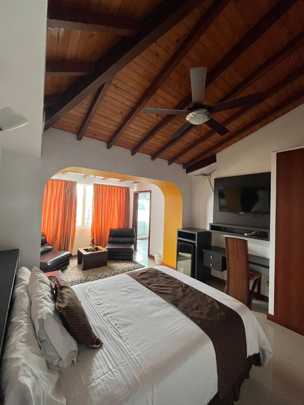 Serenity Suites Casa Boutique ブカラマンガ エクステリア 写真