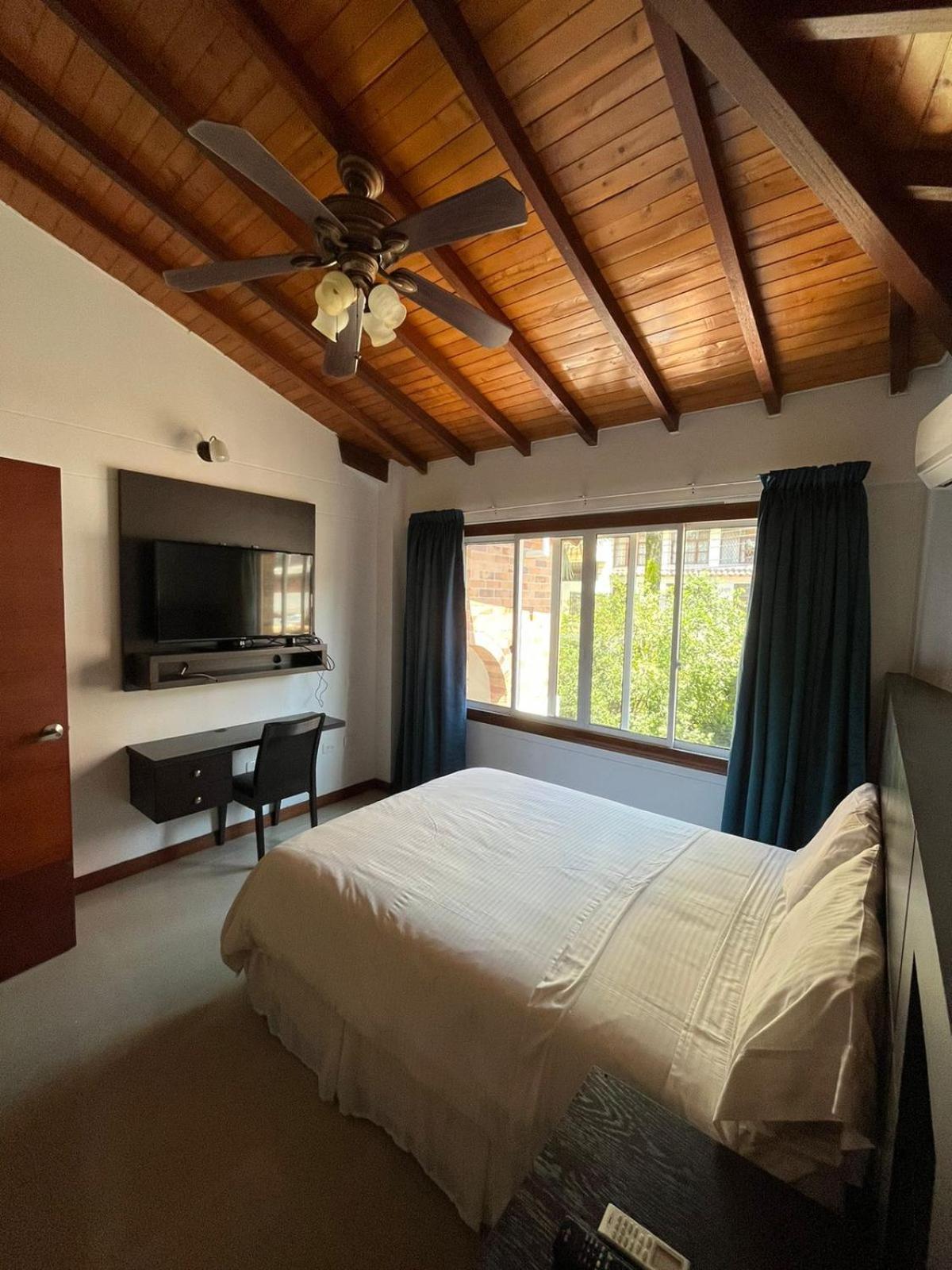 Serenity Suites Casa Boutique ブカラマンガ エクステリア 写真