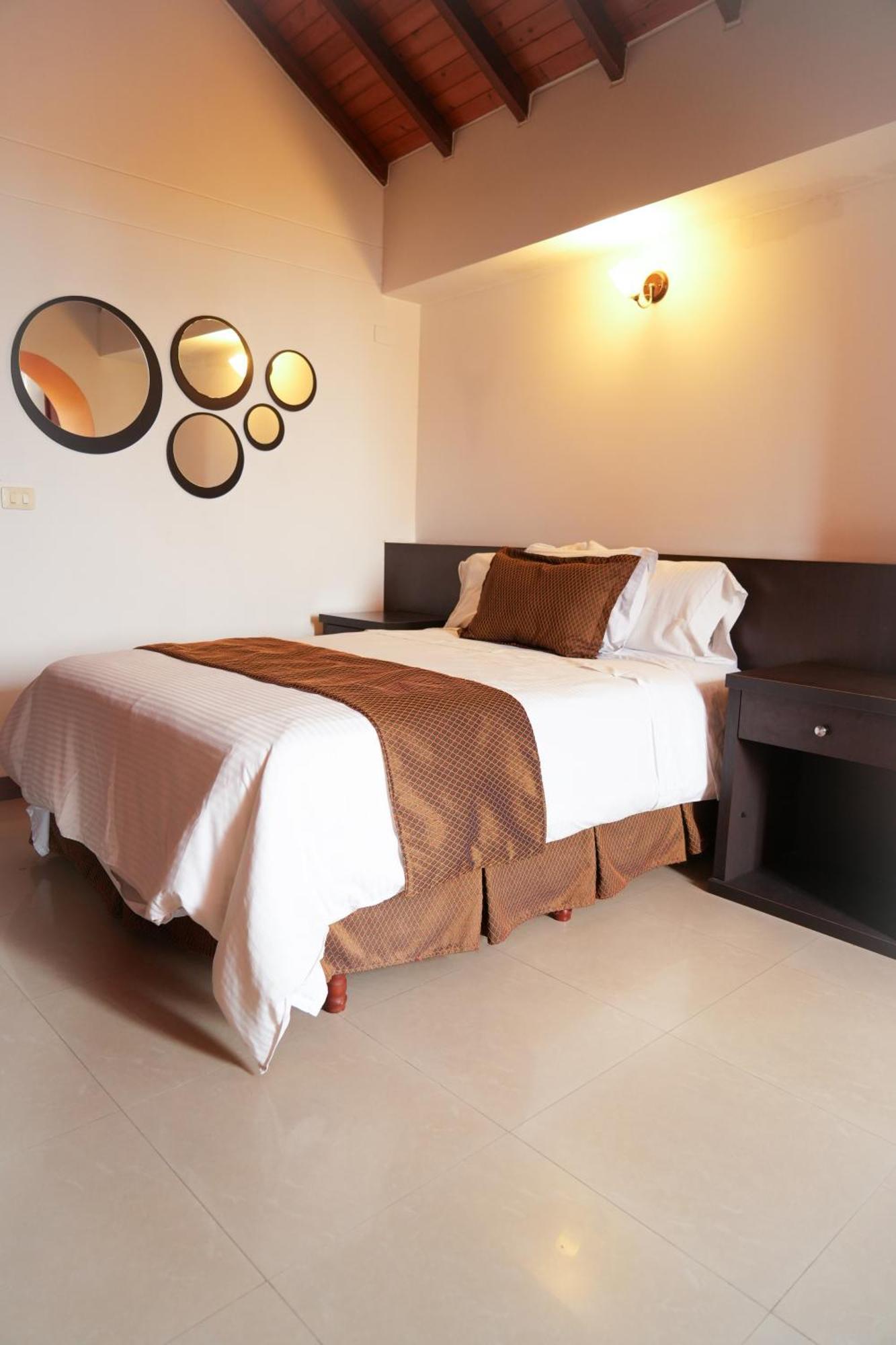 Serenity Suites Casa Boutique ブカラマンガ エクステリア 写真