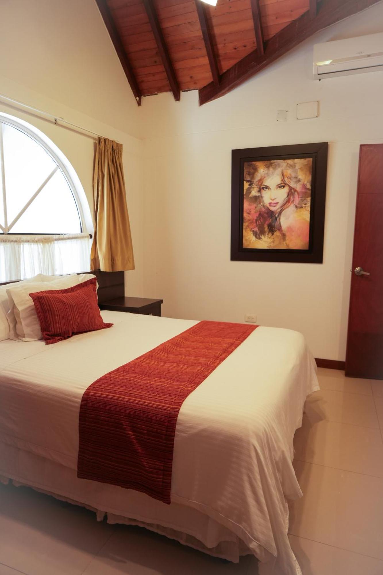 Serenity Suites Casa Boutique ブカラマンガ エクステリア 写真