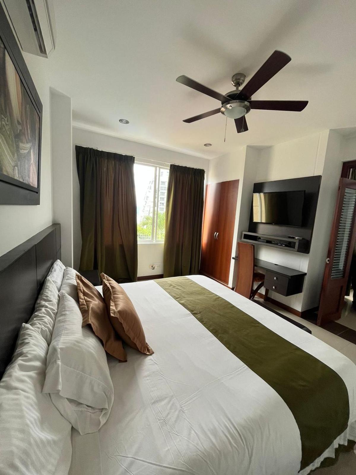 Serenity Suites Casa Boutique ブカラマンガ エクステリア 写真